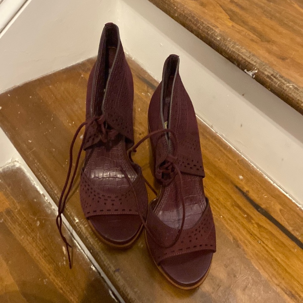 Gianni Bini chunky leather heels